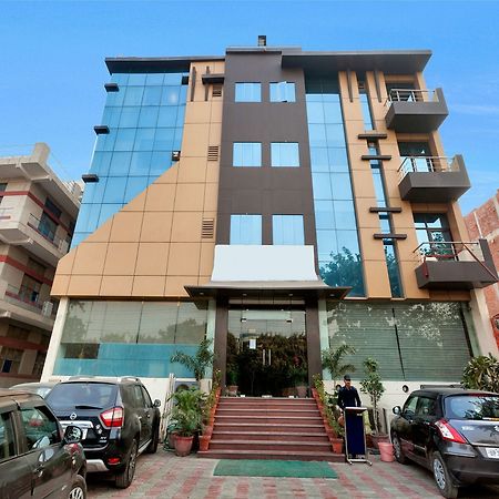 Oyo 9841 The Vivir 1 Hotel Noida Exterior photo