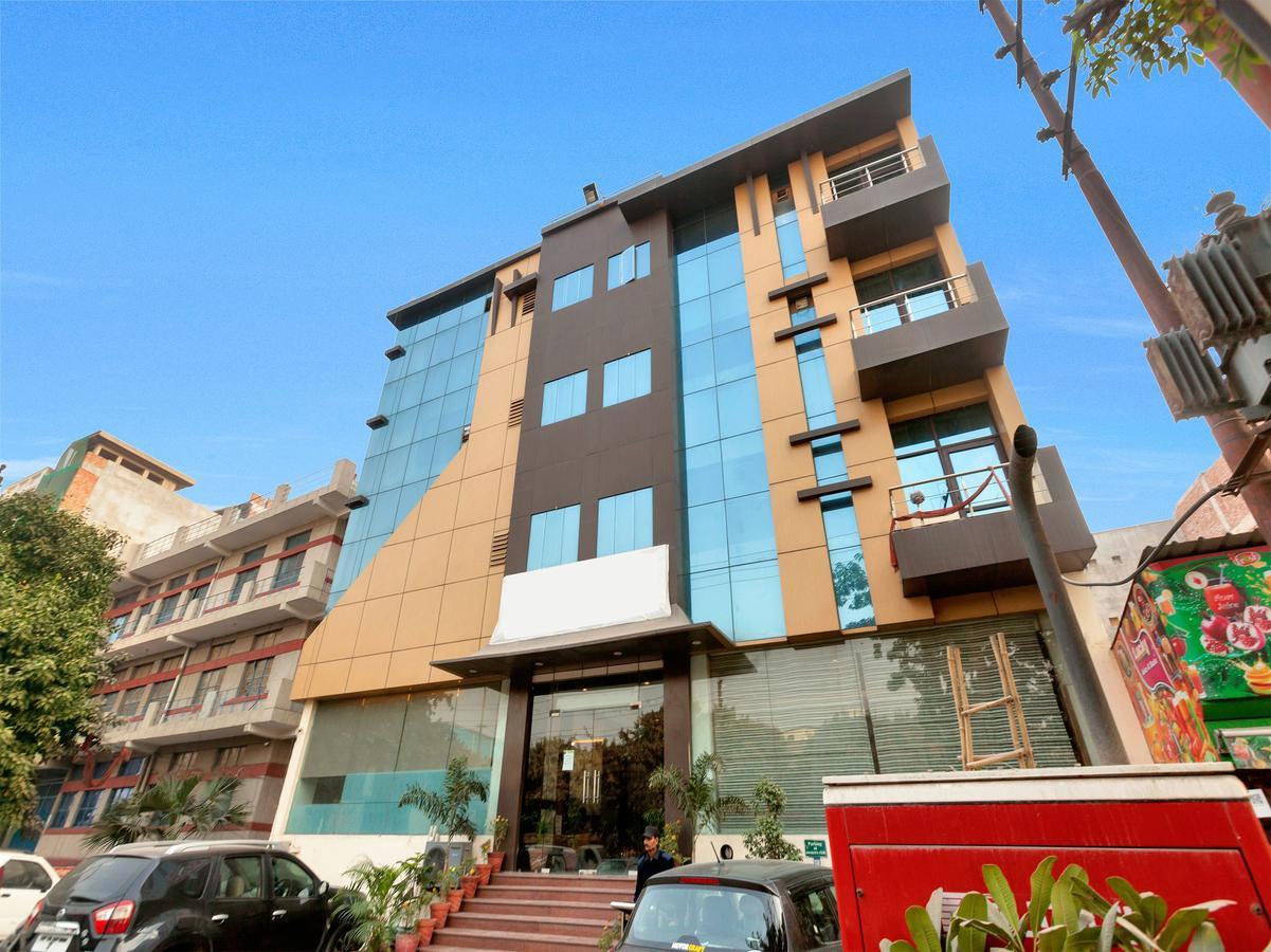 Oyo 9841 The Vivir 1 Hotel Noida Exterior photo