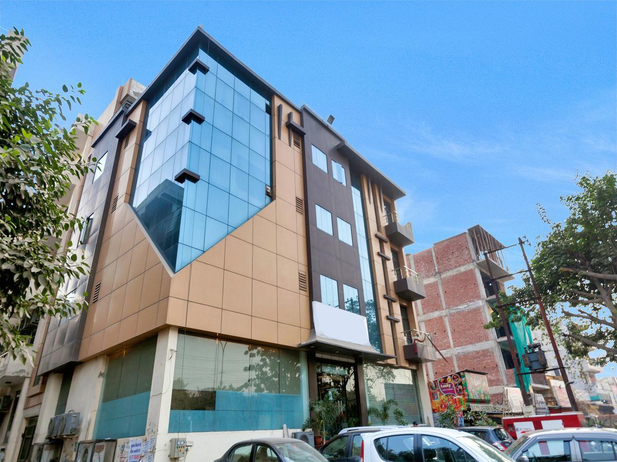 Oyo 9841 The Vivir 1 Hotel Noida Exterior photo