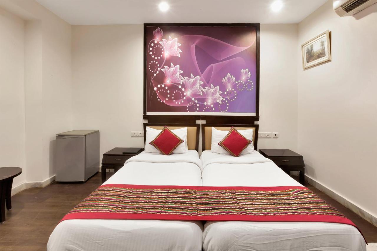 Oyo 9841 The Vivir 1 Hotel Noida Exterior photo
