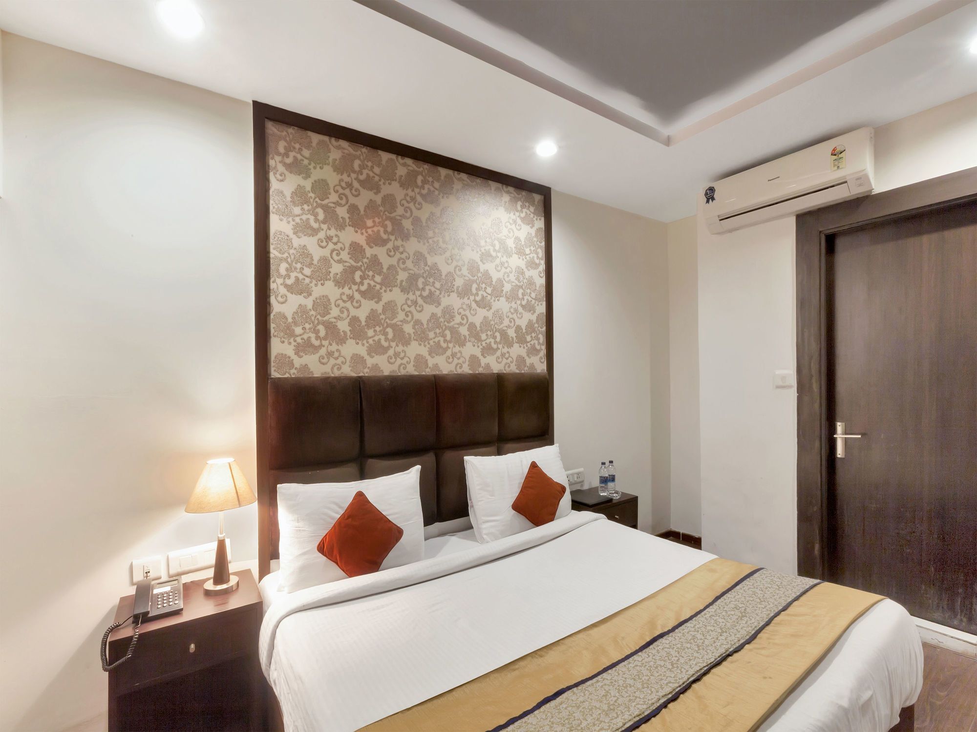 Oyo 9841 The Vivir 1 Hotel Noida Exterior photo
