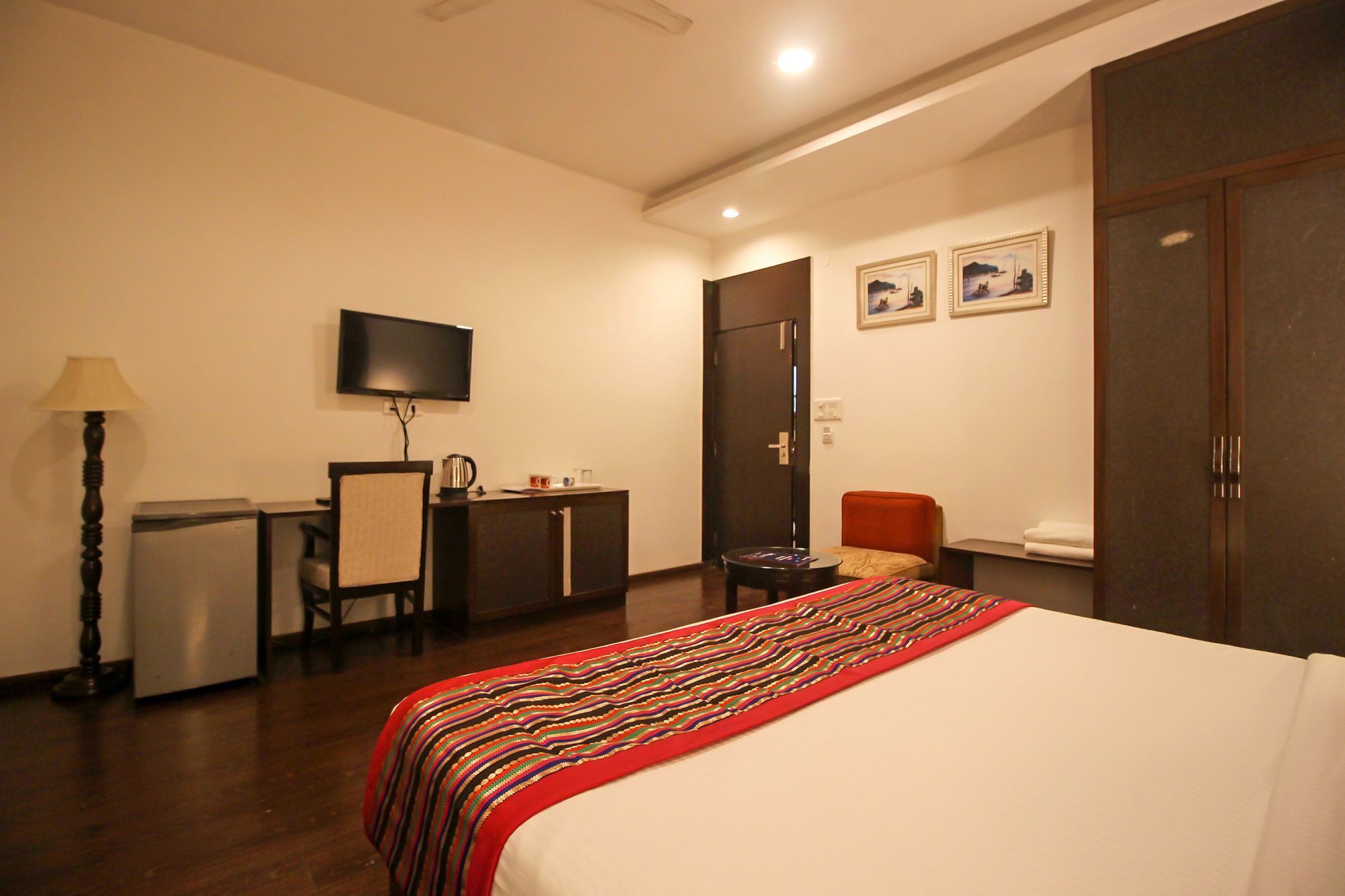 Oyo 9841 The Vivir 1 Hotel Noida Exterior photo
