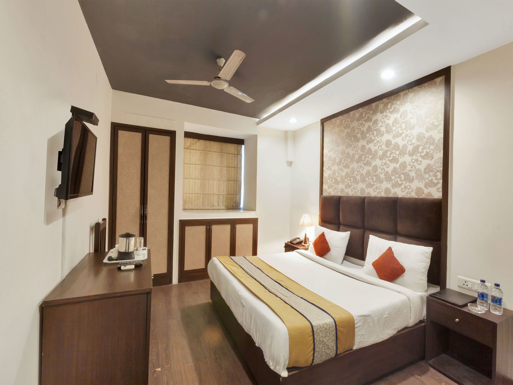 Oyo 9841 The Vivir 1 Hotel Noida Exterior photo