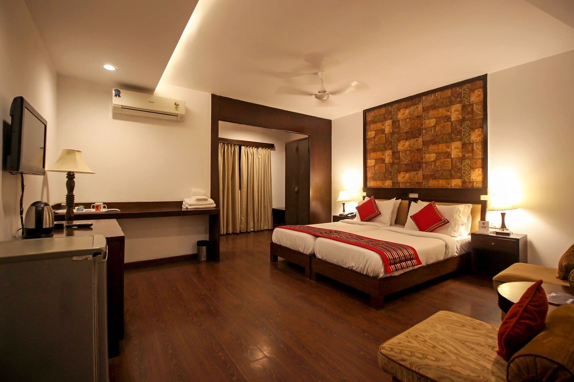 Oyo 9841 The Vivir 1 Hotel Noida Exterior photo